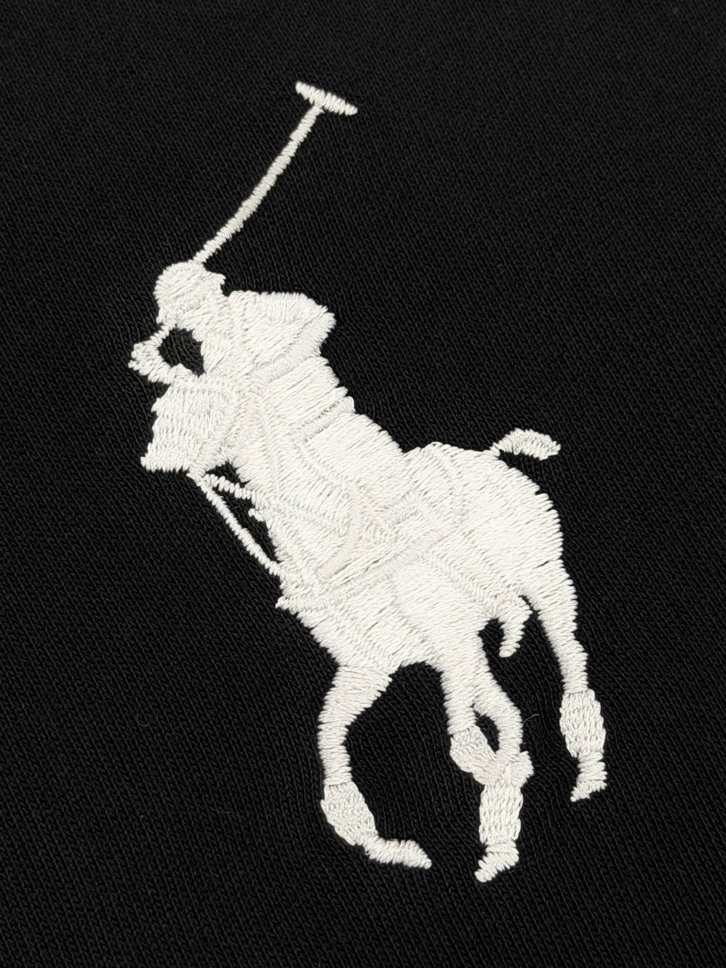 P160 [High Quality]Ralph Lauren*Ralph Lauren embroidery micro-label simple‼ ️Short-sleeved T-shirt 💗Ralph Lauren classic short-sleeved T-shirt, custom-made 280g pure cotton fabric, soft and breathable, classic horseback golf🏌️ embroidery on the chest, logo + logo embroidery on the back, simple and recognizable. Round neck design, neat tailoring, customized 280g pure cotton fabric, soft and smooth to the touch, great breathability, super comfortable to wear in summer! The same loose version for men and women, OK to wear alone or layered, versatile ~ 𝐂𝐎𝐋𝐎𝐔𝐑: black white 𝐒𝐈𝐙𝐄: S-xL Size chart: S: Shoulder width 51 - Bust 55 - Clothing length 70 M: Shoulder width 53 - Bust 57 - Clothing length 72 L: Shoulder width 55 - Bust 59 - Clothing length 74 XL: Shoulder width 57 - Bust 61 - Clothing length 76